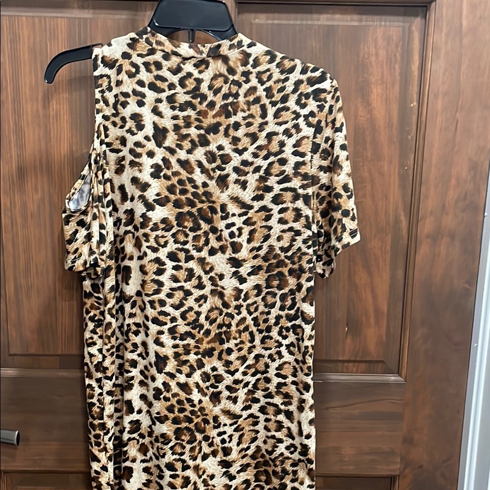Leopard Print Cut-Out Top - Picture 4 of 5
